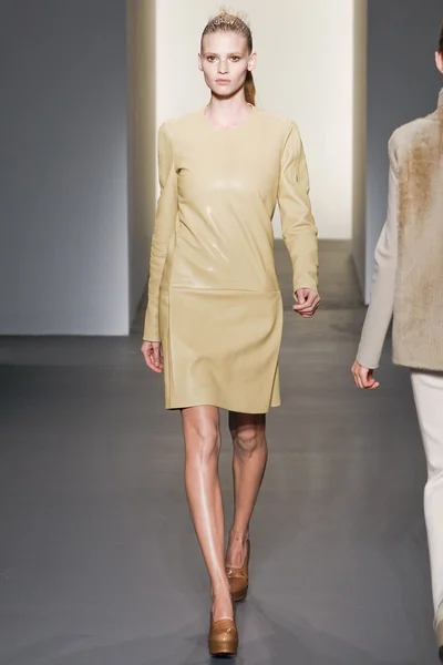 Look 18